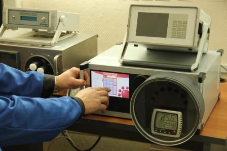 Поверка термогигрометров, измерителей влажности и температуры с использованием генератора влажного воздуха Hygrogen 2-473